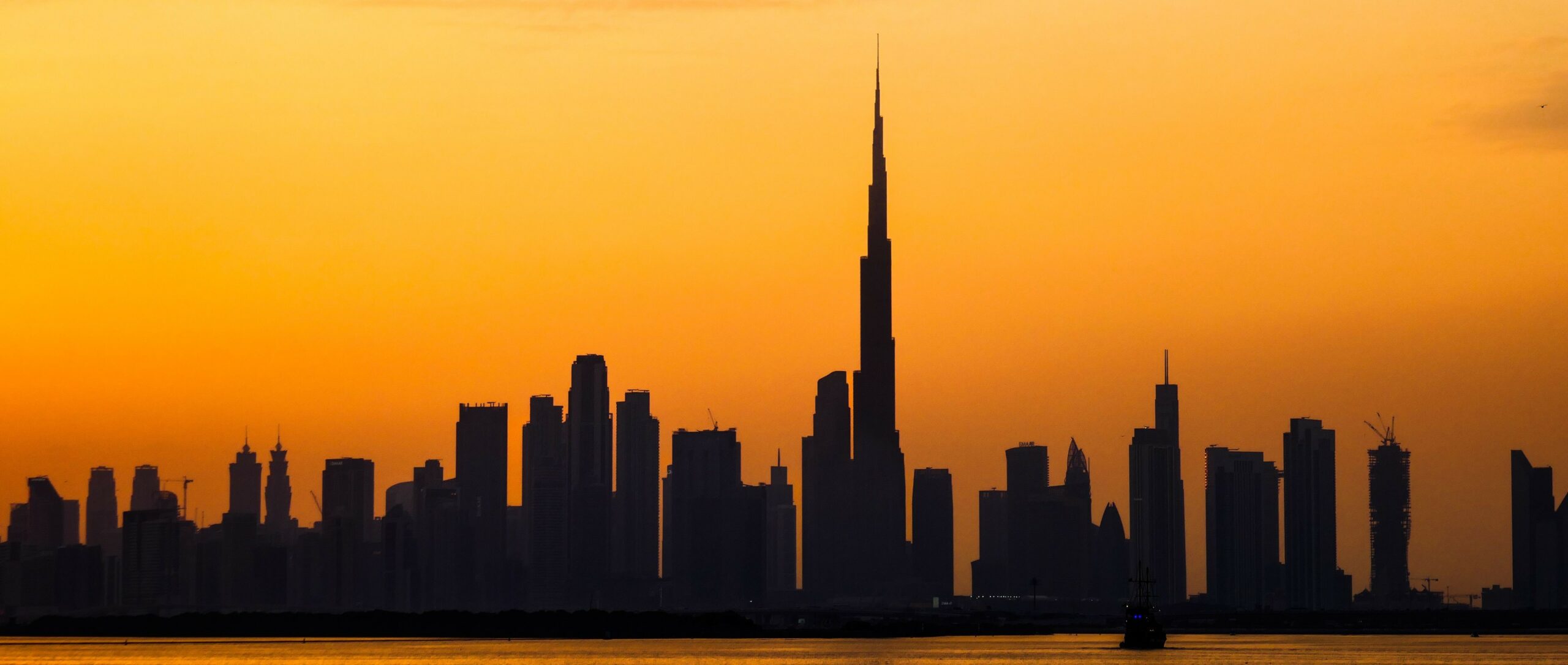 New Rule for UAE Golden Visa 2024: Salaried Professionals